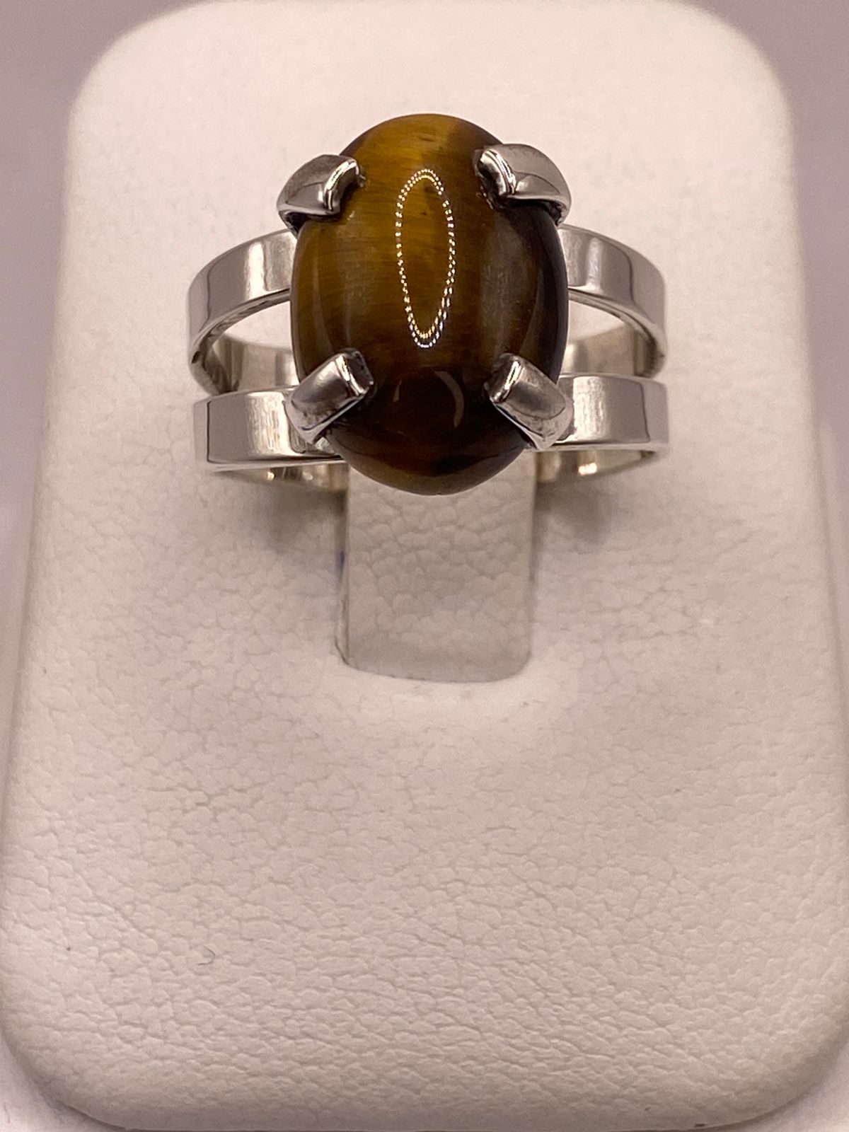 ANILLO ARTESANAL DE PLATA LEY 925 CON OJO DE TIGRE NATURAL