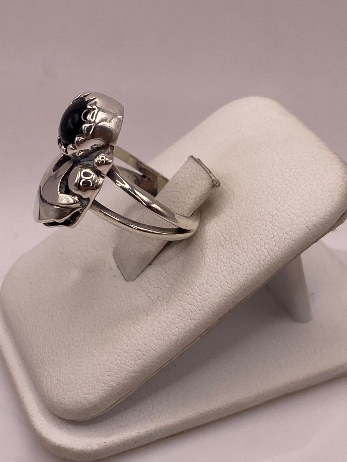 ANILLO ARTESANAL DE PLATA LEY 925 CON ÓNIX