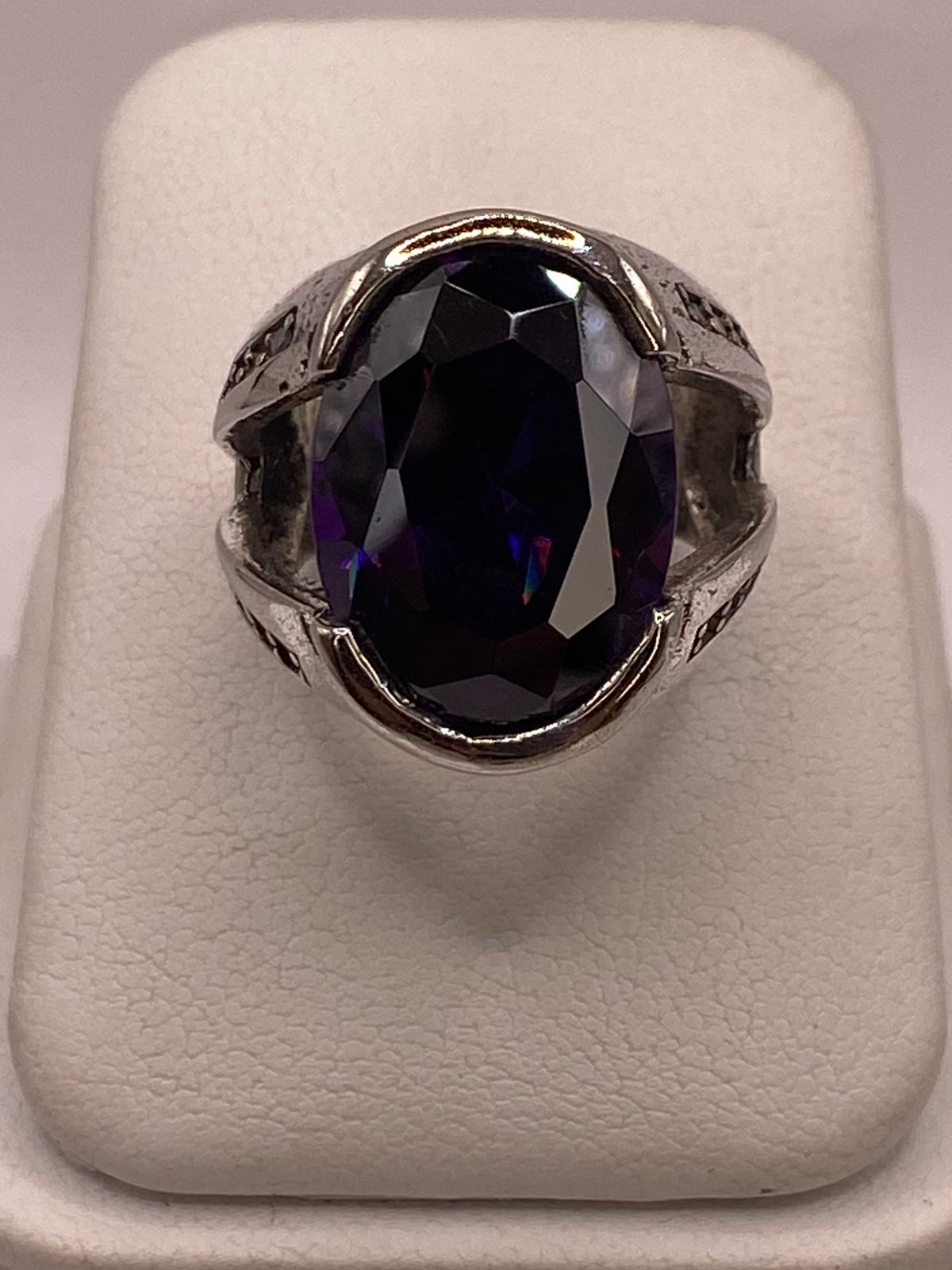 ANILLO ARTESANAL DE PLATA CON PIEDRA FACETADA