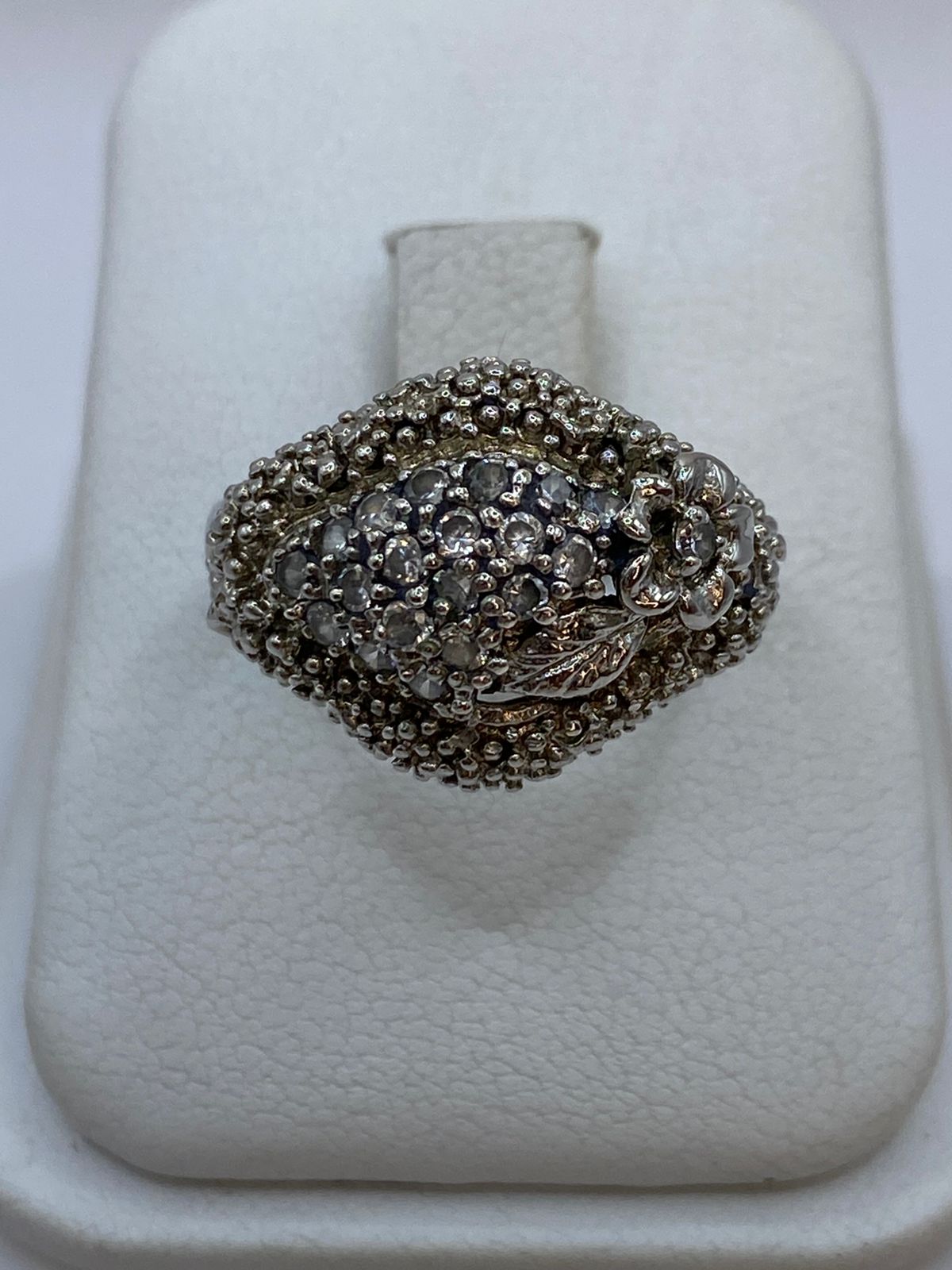 Anillo Artesanal Vintage con Cristales Brillantes en Plata 925, vista posterior