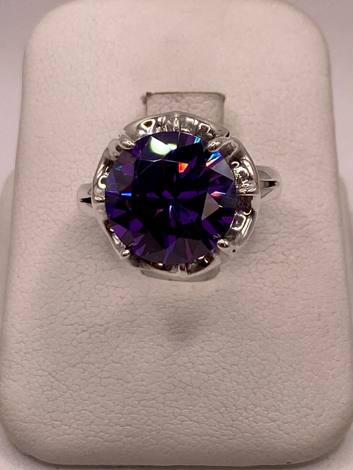 ANILLO ARTESANAL CON  ZIRCONIA MORADA EN PLATA LEY .925