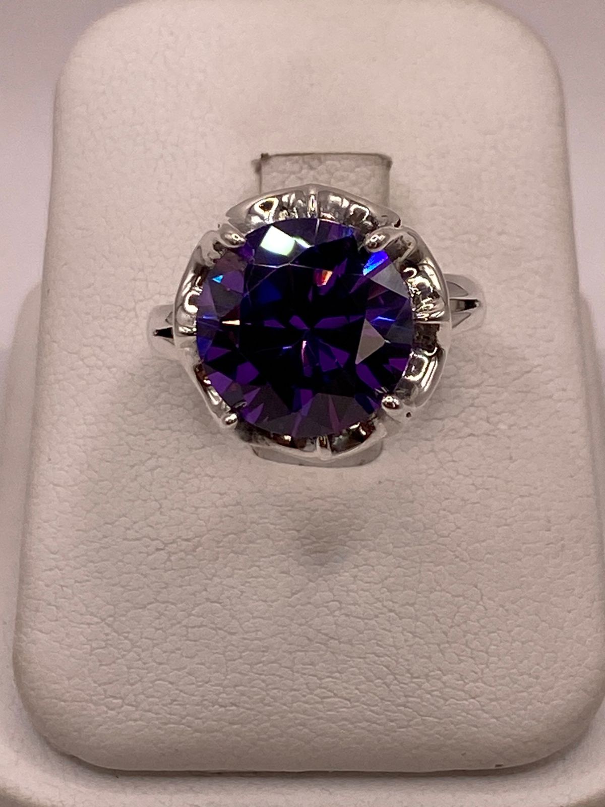 ANILLO ARTESANAL CON  ZIRCONIA MORADA EN PLATA LEY .925