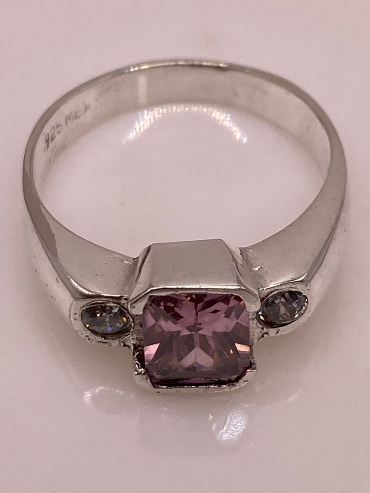 ANILLO ARTESANAL CON  ZIRCONIA ROSA Y BLANCA EN PLATA LEY .925