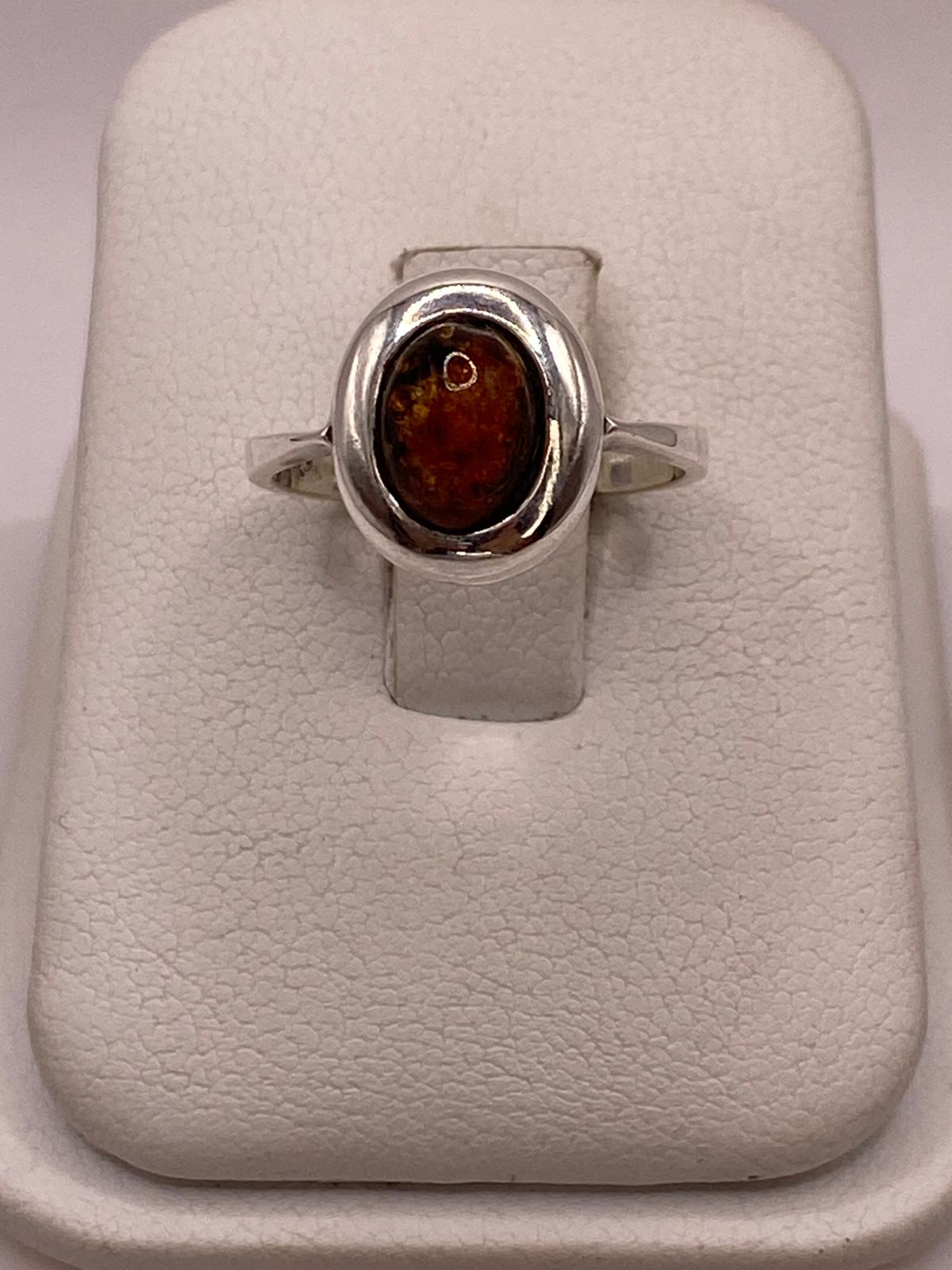 Anillo Clásico con Ámbar Natural en Plata Ley 925