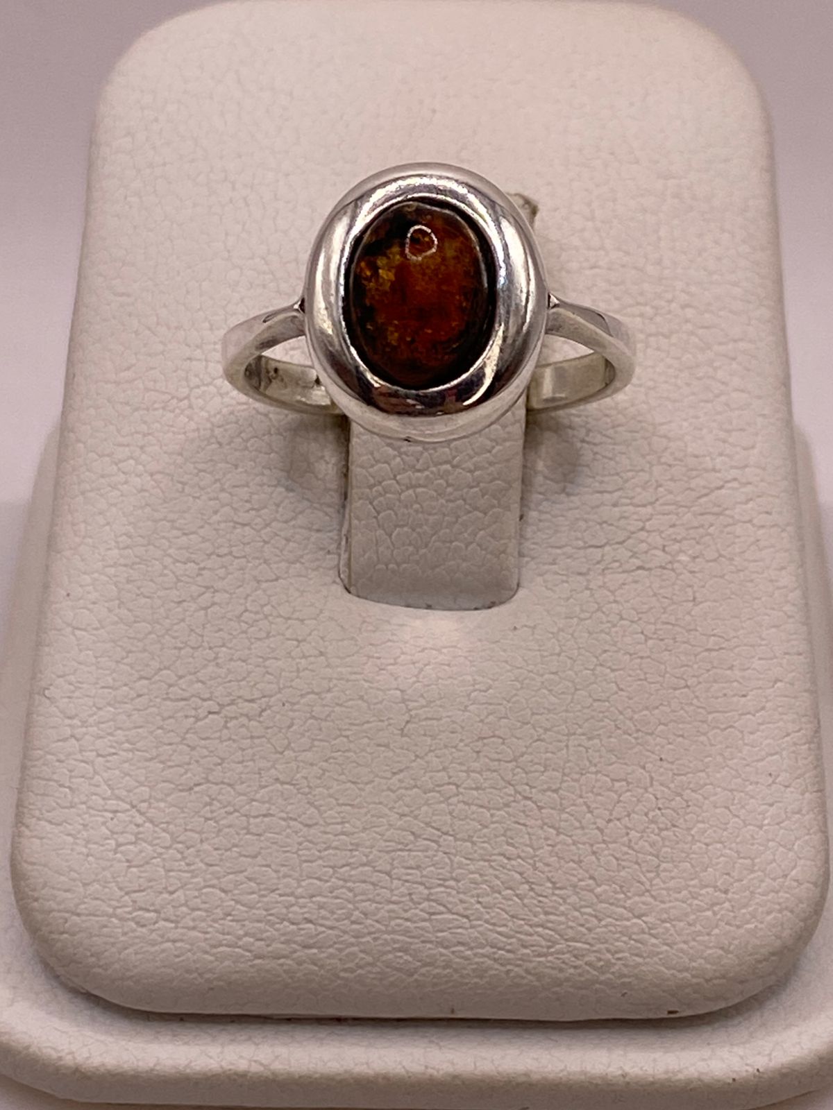 Anillo Clásico con Ámbar Natural en Plata Ley 925