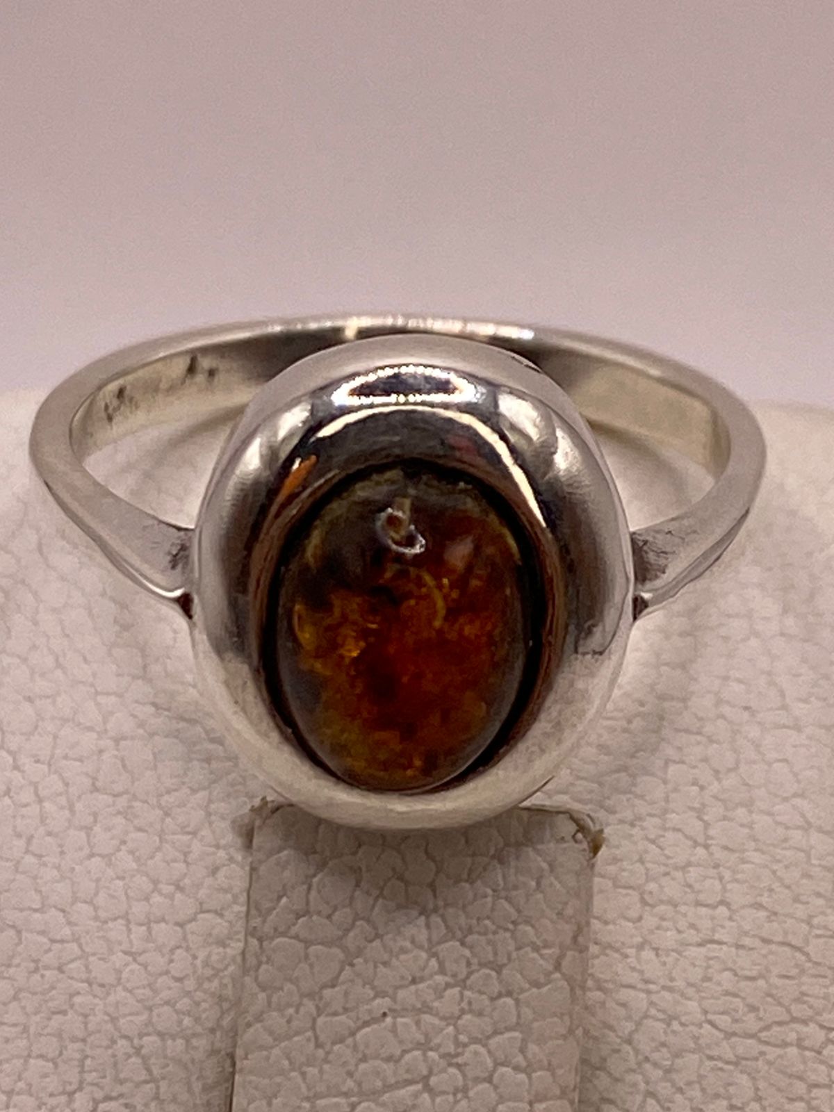 Anillo Clásico con Ámbar Natural en Plata Ley 925