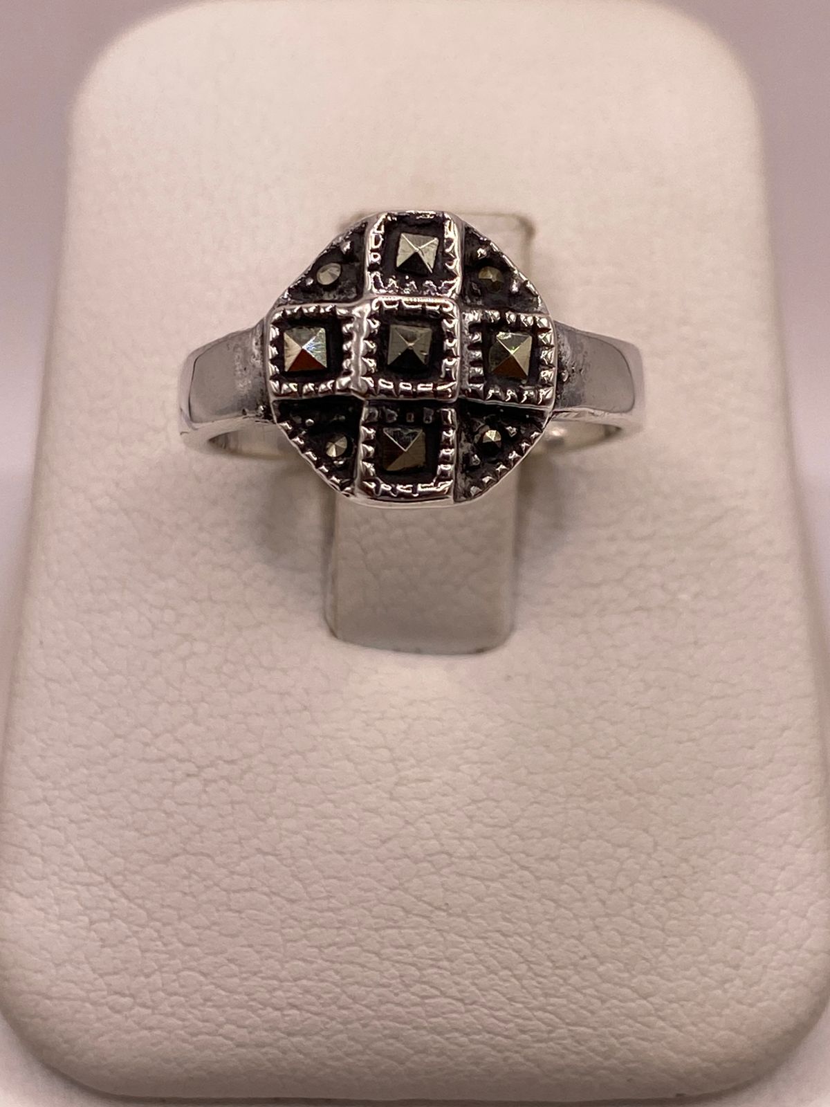 Anillo Clásico Geométrico con Marquesitas en Plata Ley 925