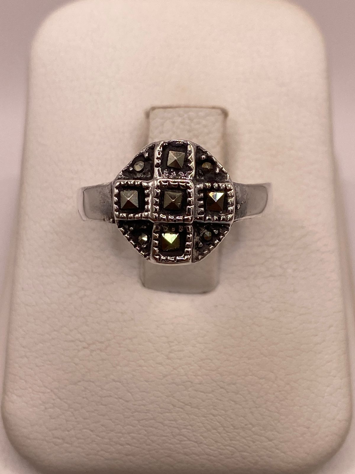 Anillo Clásico Geométrico con Marquesitas en Plata Ley 925