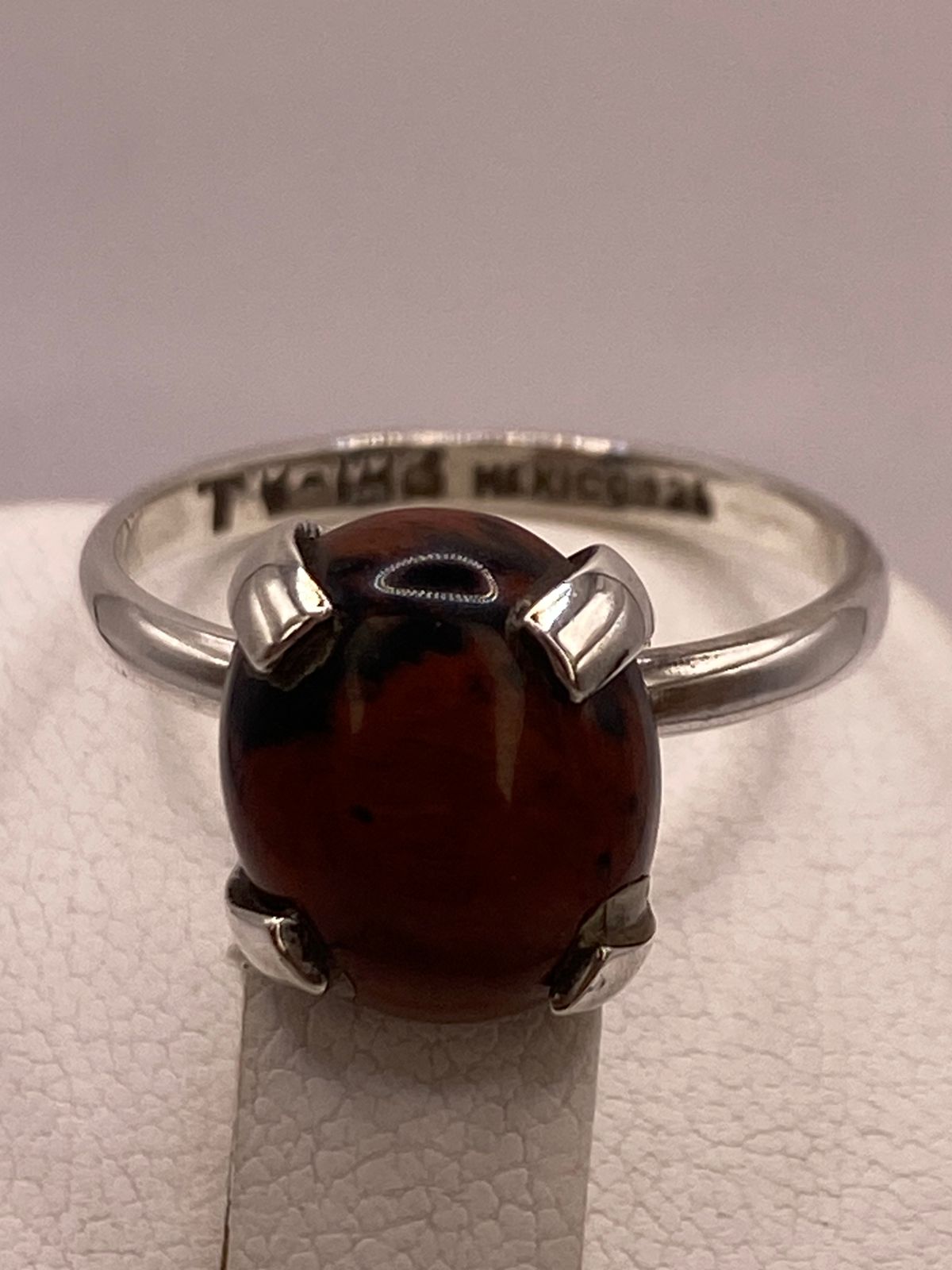 ANILLO CLÁSICO DE PLATA LEY 925 CON OJO DE TIGRE NATURAL