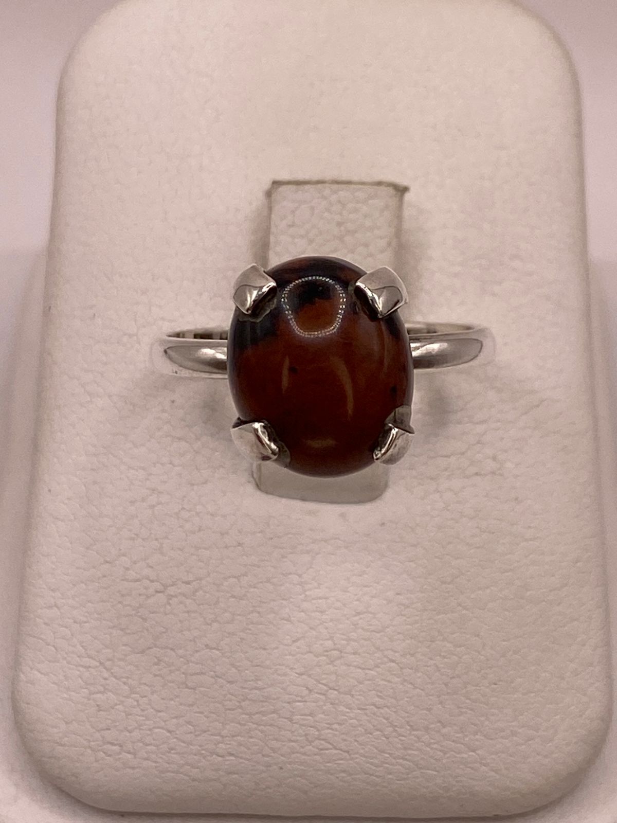 ANILLO CLÁSICO DE PLATA LEY 925 CON OJO DE TIGRE NATURAL