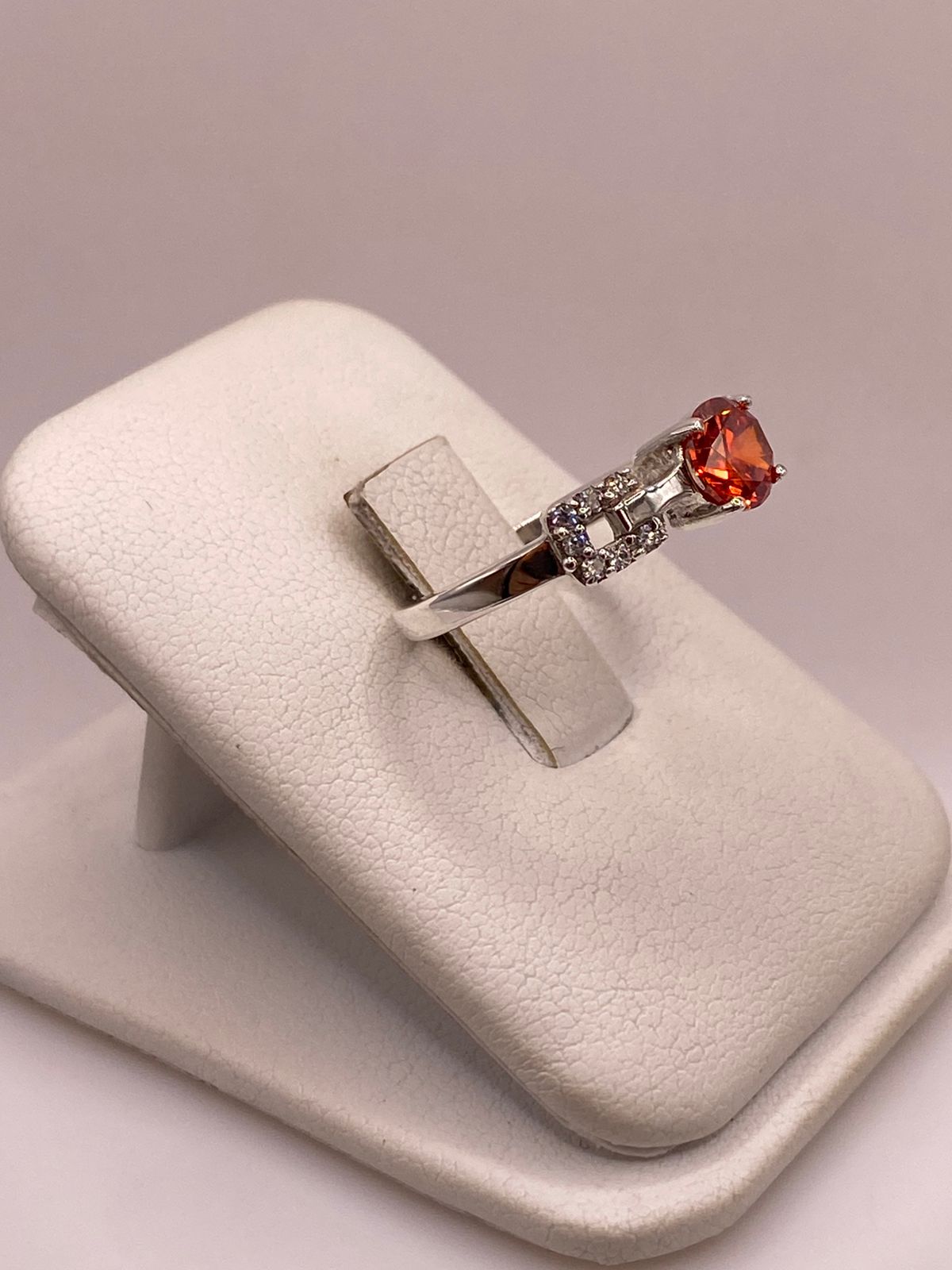 Anillo Clásico con Zirconia Naranja en Plata Ley 925