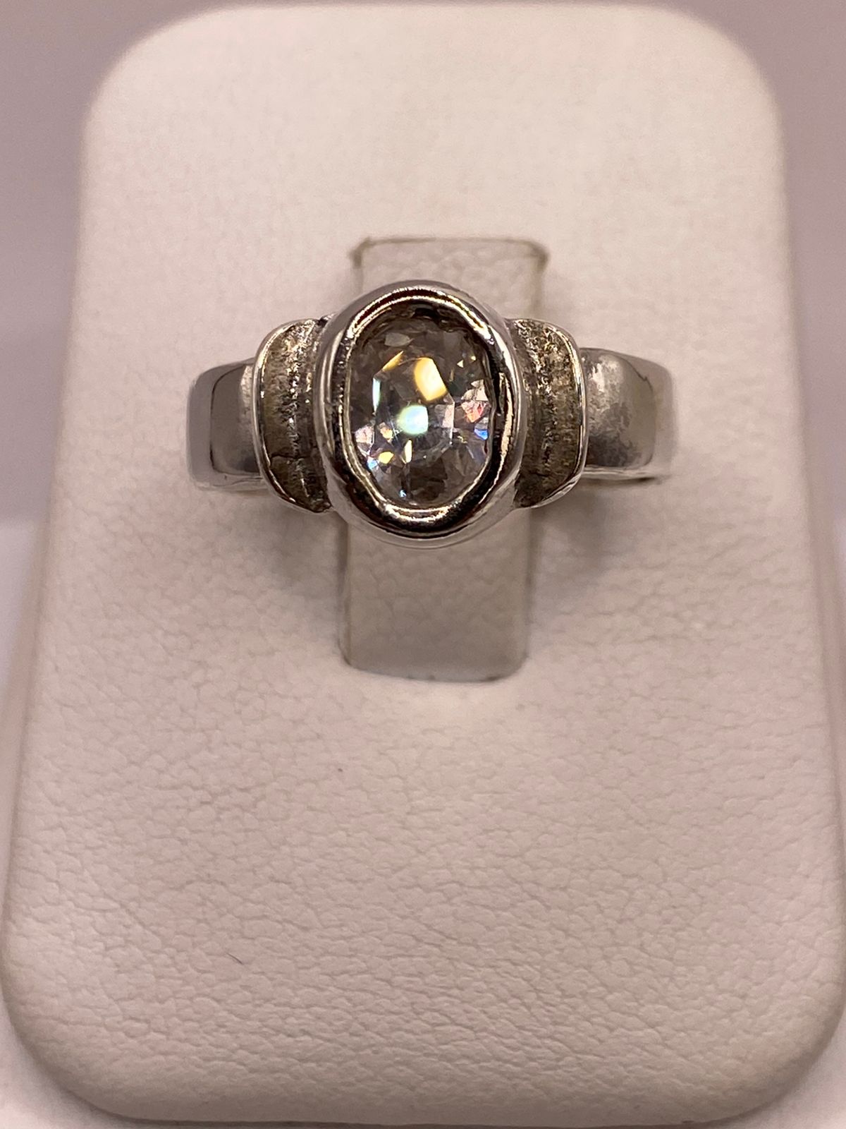 Anillo Clásico con Zirconia Transparente en Plata Ley 925