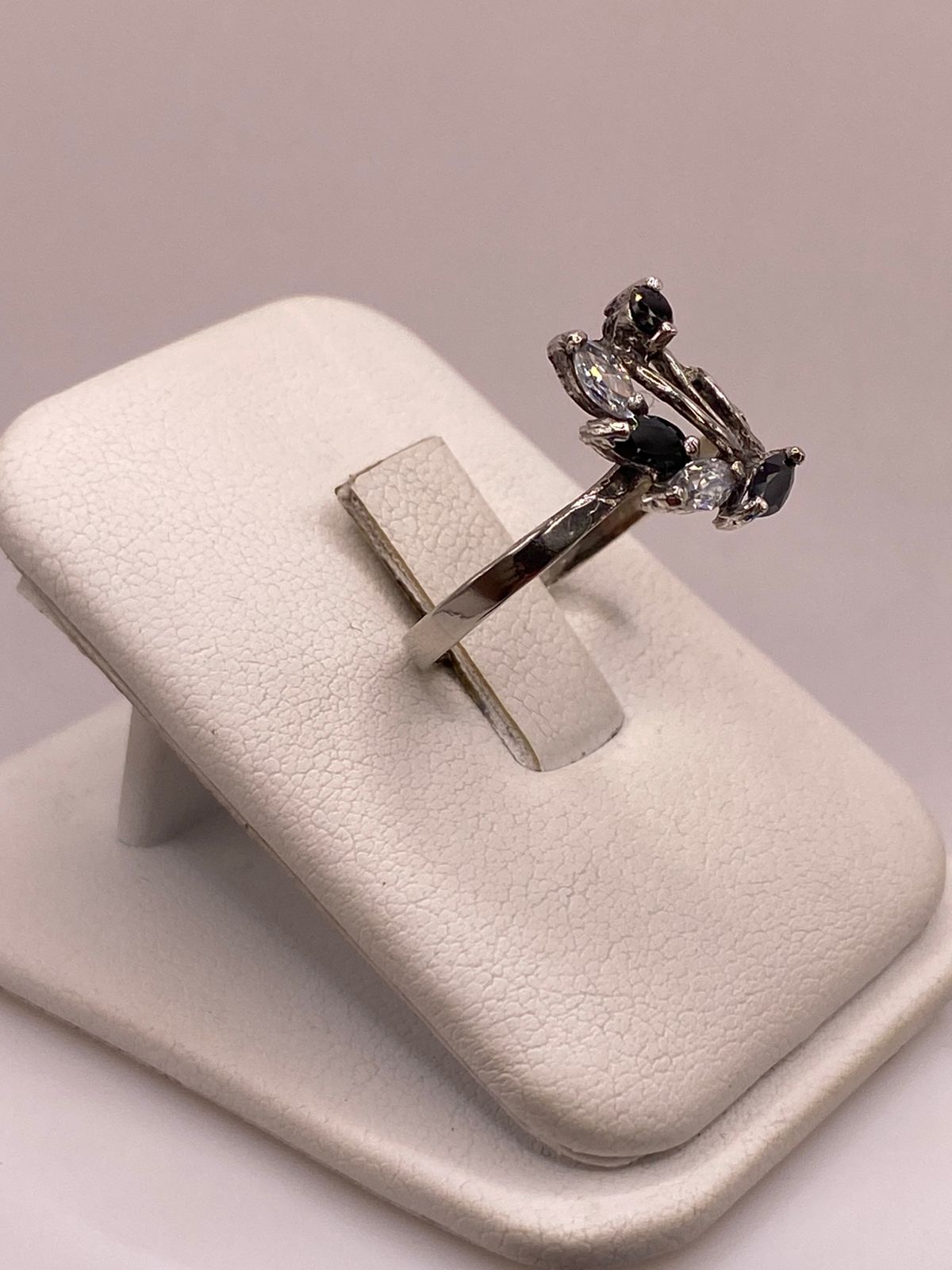 Anillo Clásico con Zirconia Transparente en Plata Ley 925