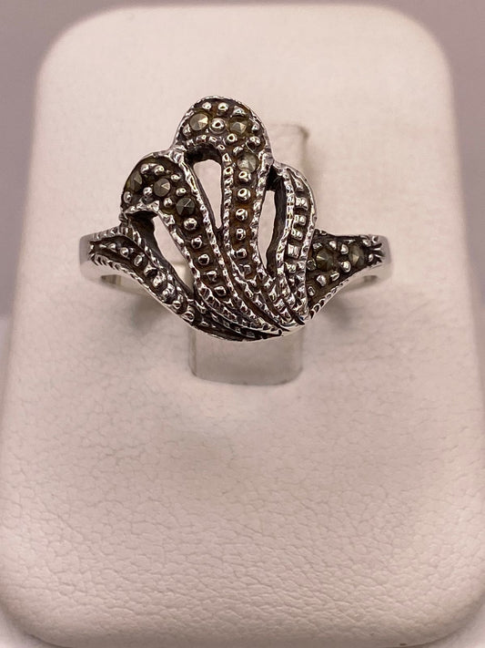 🐚 Anillo Concha Marina con Marquesitas en Plata Ley 925 en báscula mostrando peso