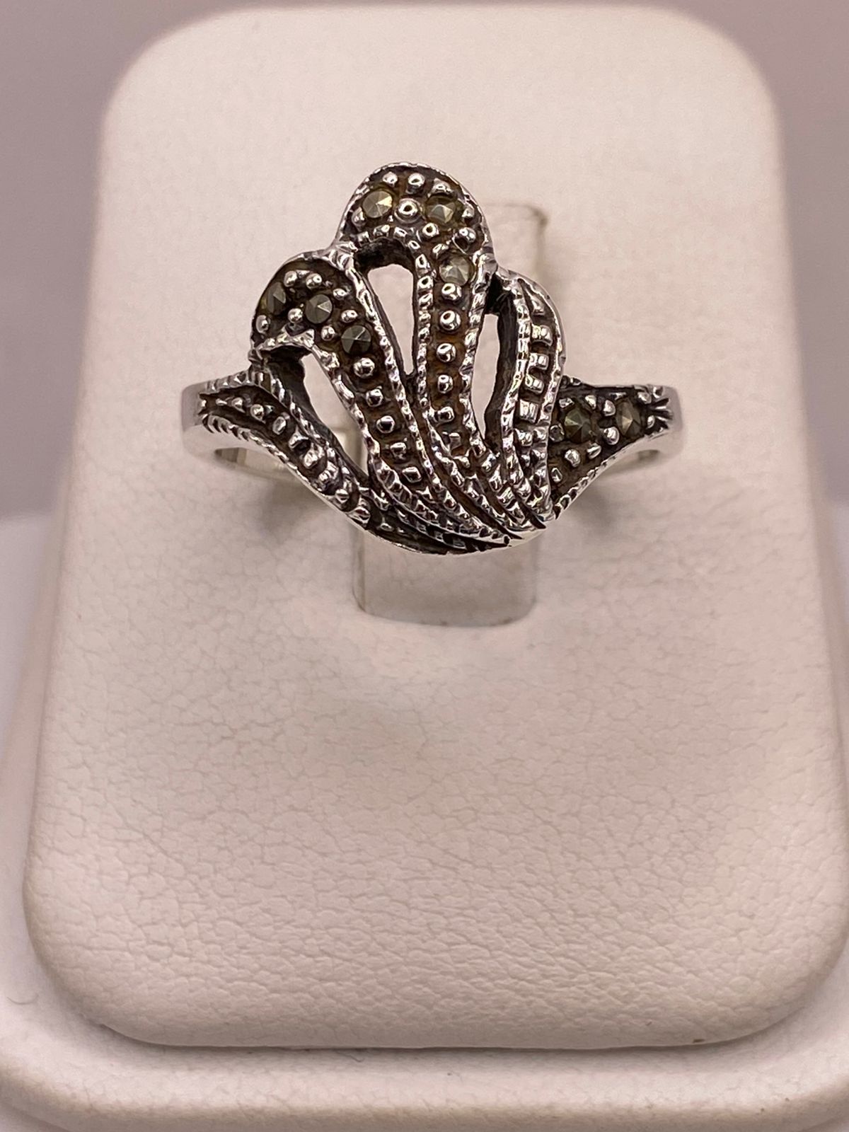 🐚 ANILLO CONCHA MARINA CON MARQUESITAS EN PLATA LEY 925