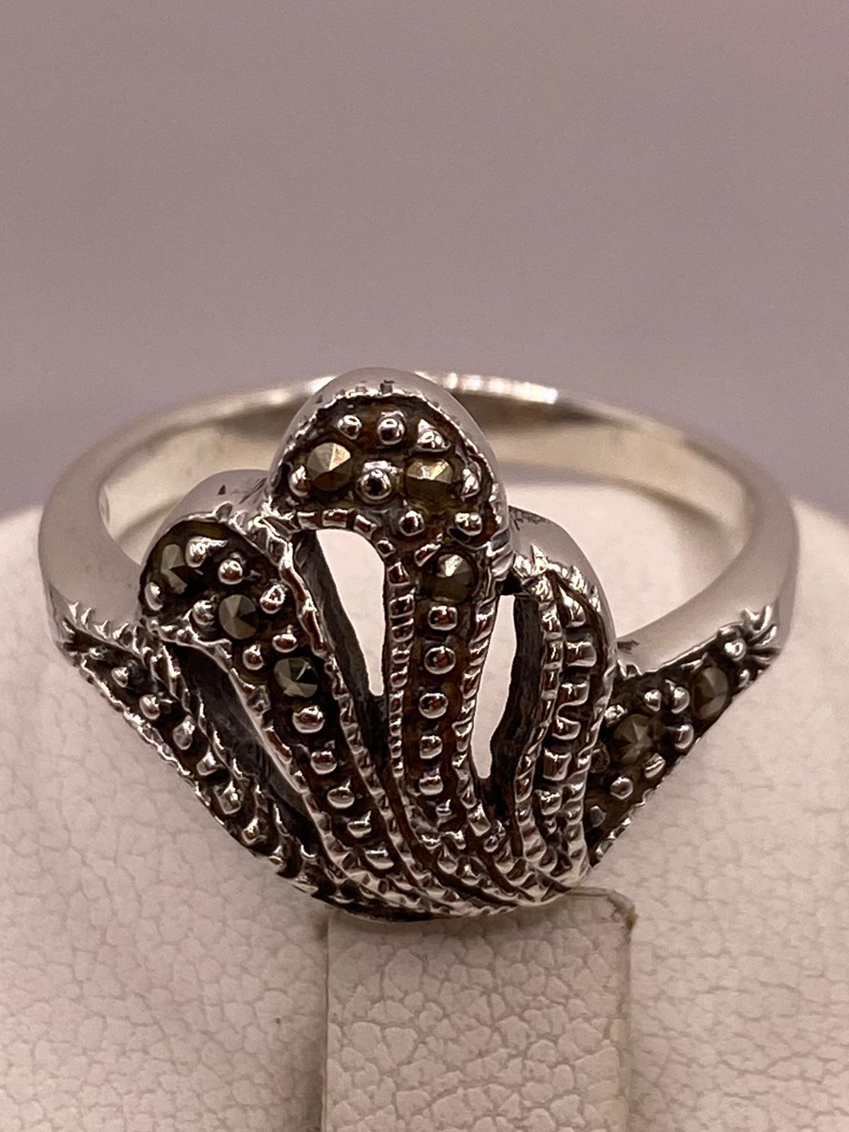🐚 ANILLO CONCHA MARINA CON MARQUESITAS EN PLATA LEY 925