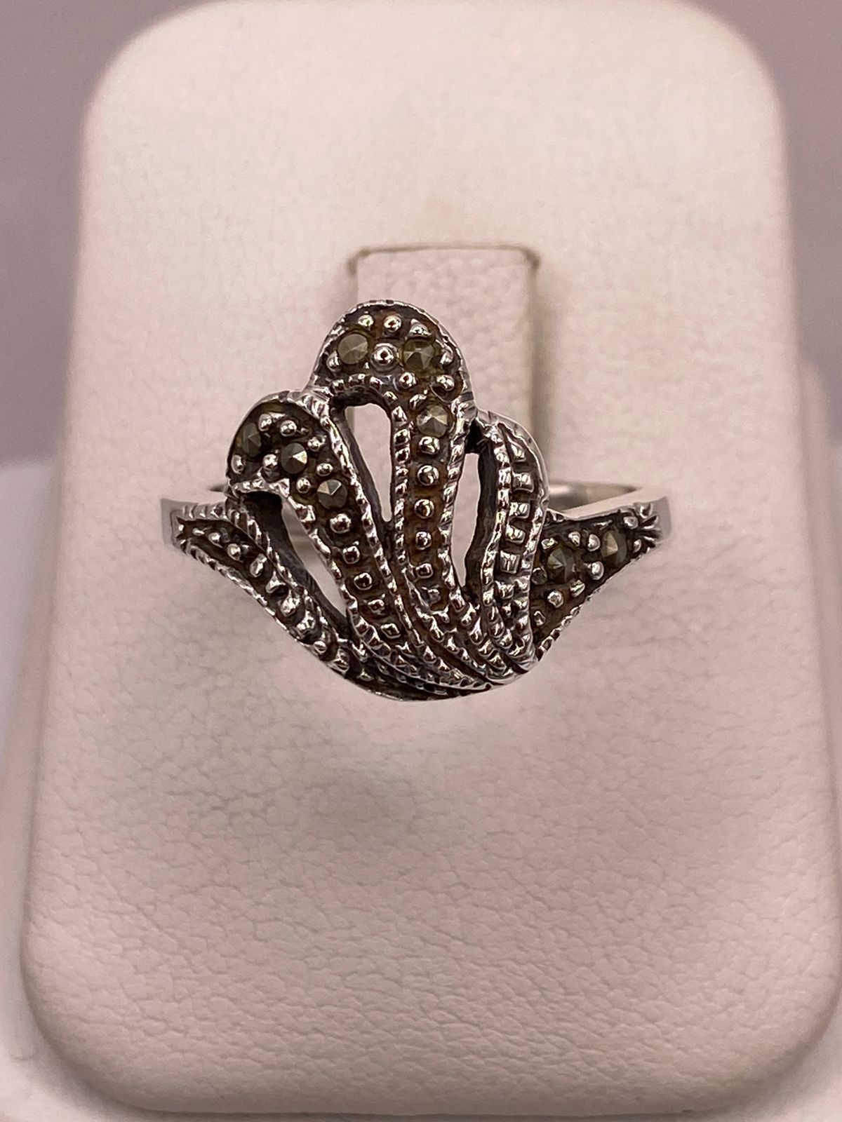 🐚 ANILLO CONCHA MARINA CON MARQUESITAS EN PLATA LEY 925