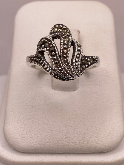 Anillo Concha Marina con Marquesitas en Plata Ley 925, vista lateral