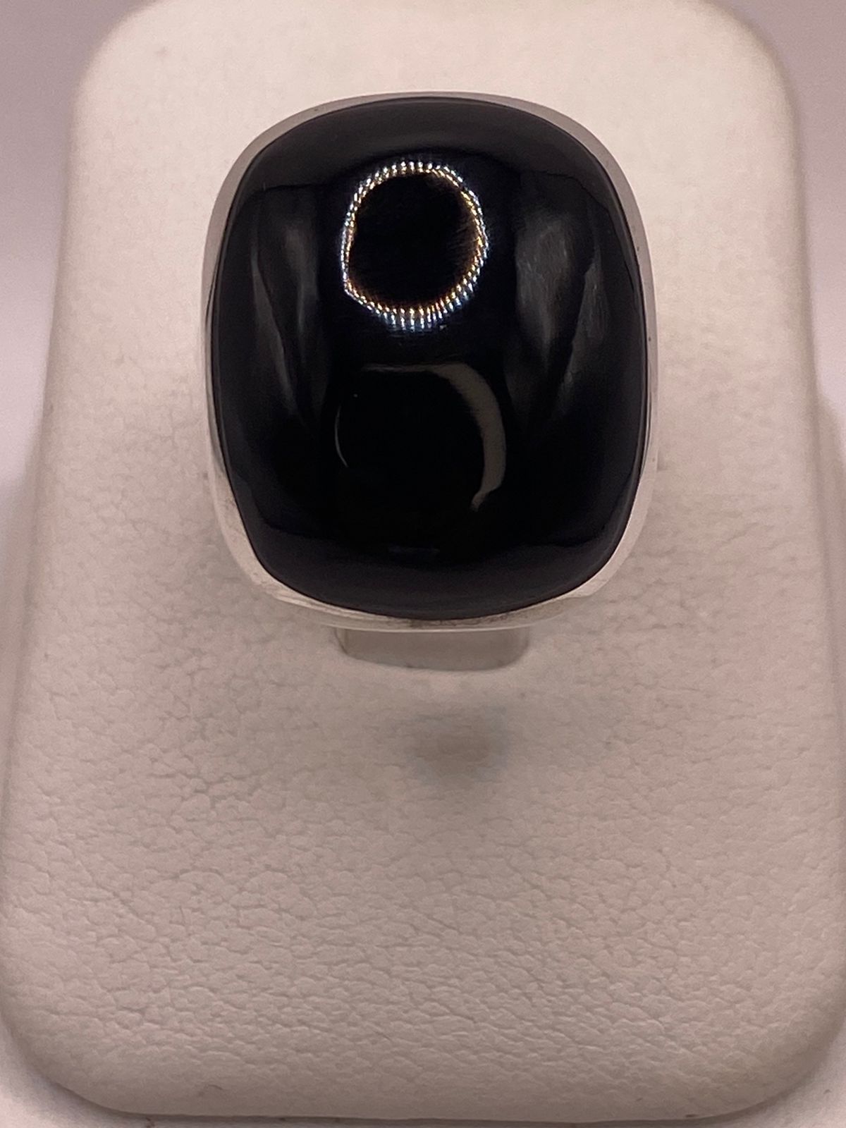 ANILLO CONTEMPORÁNEO DE PLATA LEY 925 CON ÓNIX NEGRO