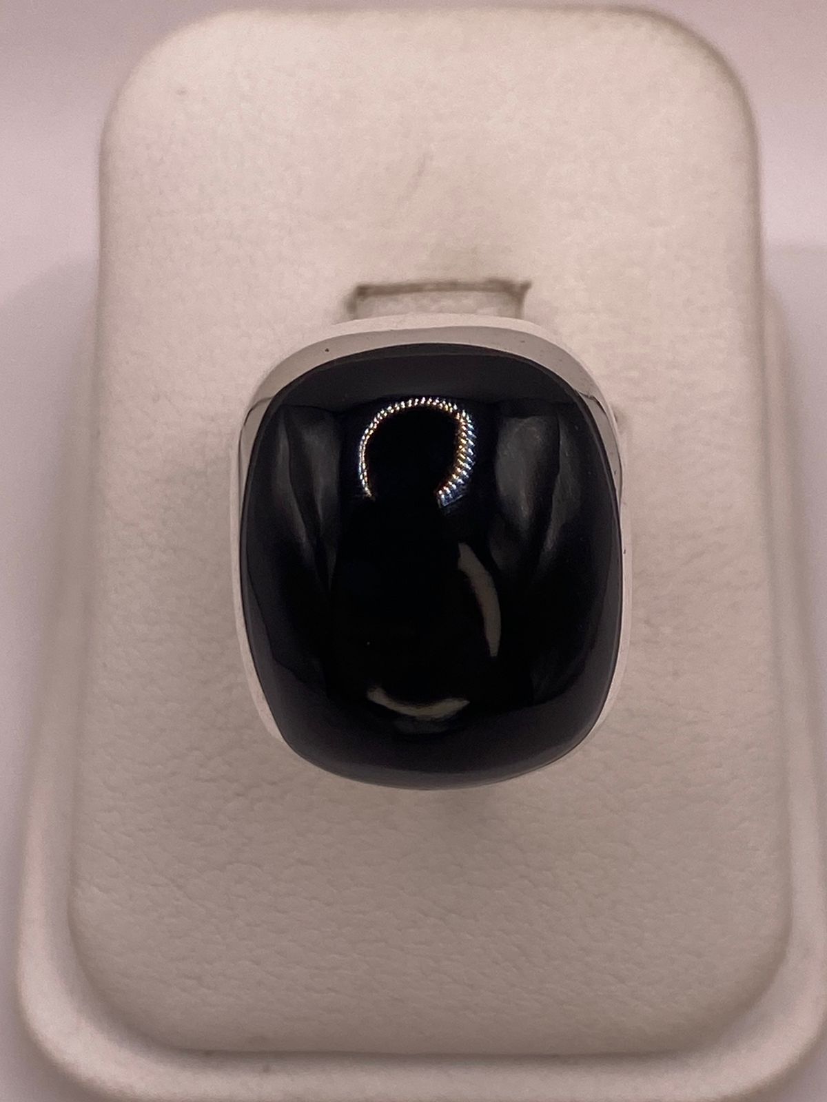 ANILLO CONTEMPORÁNEO DE PLATA LEY 925 CON ÓNIX NEGRO