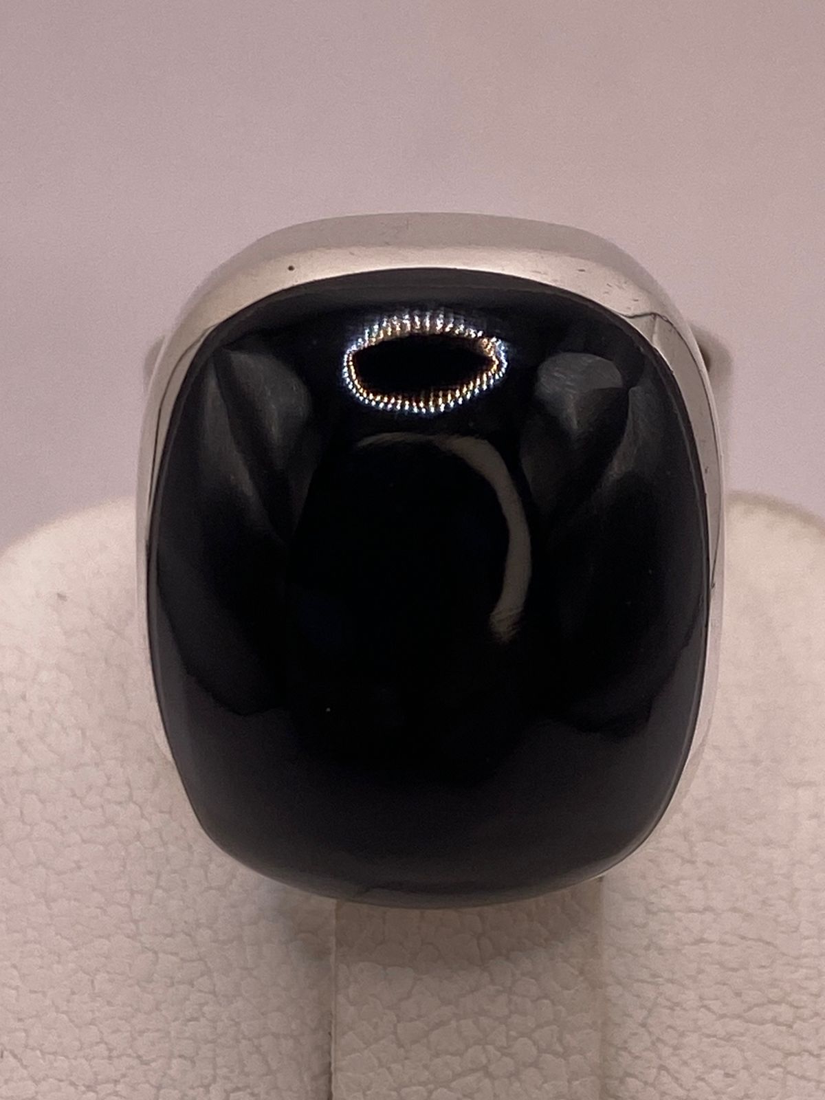 ANILLO CONTEMPORÁNEO DE PLATA LEY 925 CON ÓNIX NEGRO