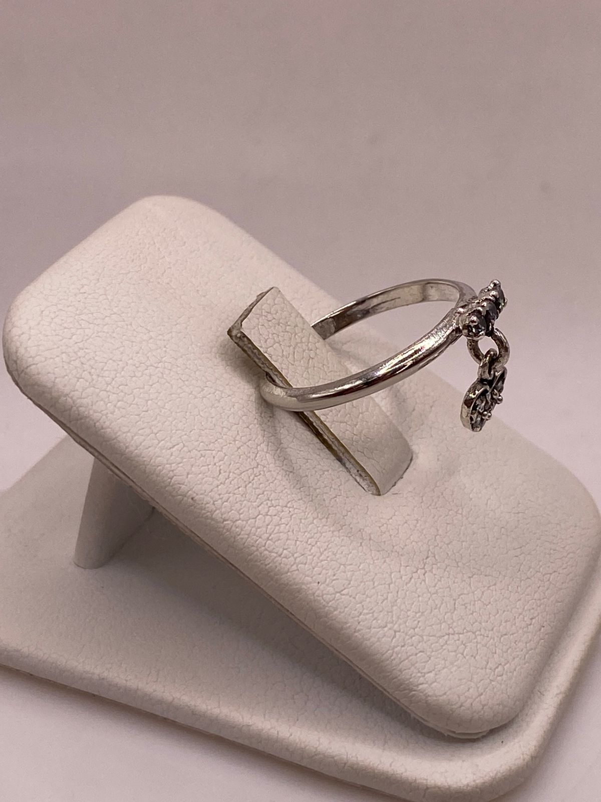 Anillo de Corazón Colgante con Zirconias Blancas en Plata Ley 925