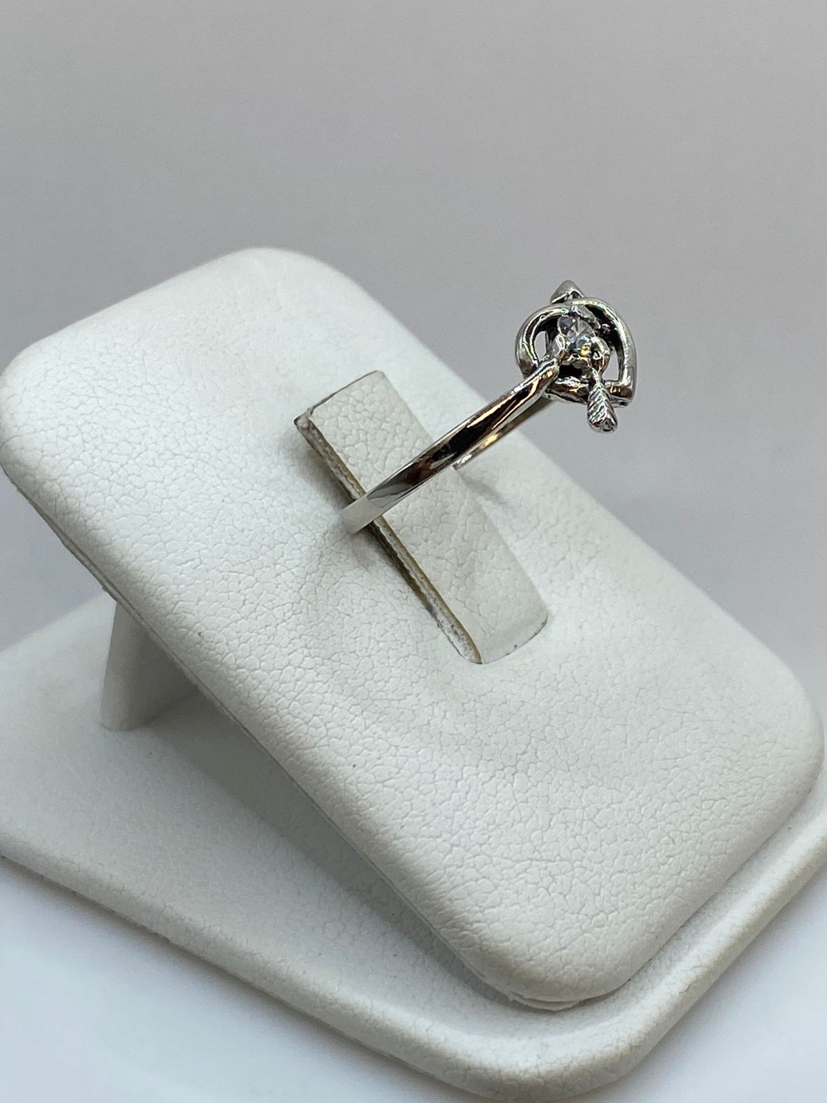 Anillo Corazón con Flecha y Zirconia en Plata 925