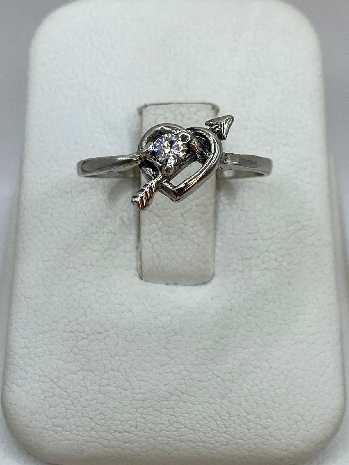 Anillo Corazón con Flecha y Zirconia en Plata 925