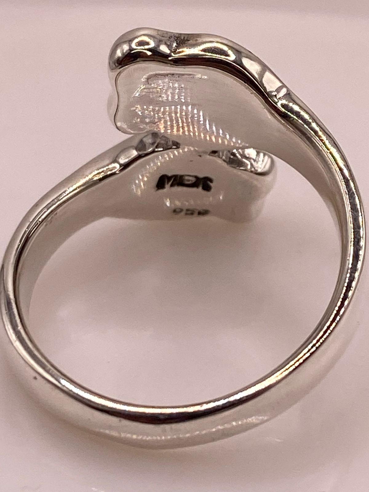 💍 ANILLO CORAZÓN CON ÓPALO DE FUEGO EN PLATA LEY .950