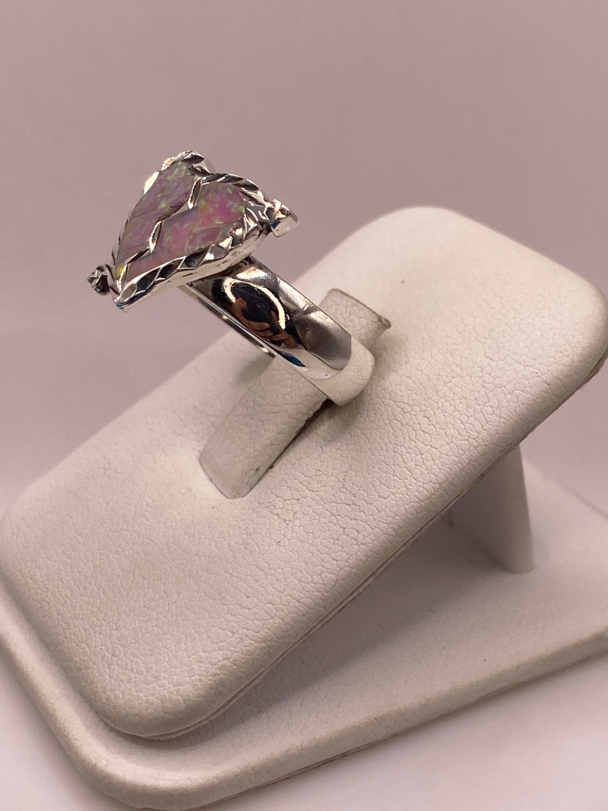 ANILLO CORAZÓN PARTIDO DE PLATA LEY 950 CON ÓPALO DE FUEGO