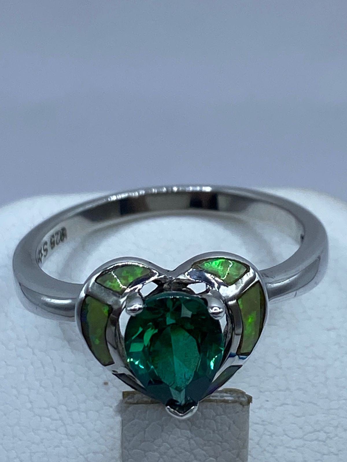 ANILLO CORAZÓN DE PLATA .925 CON ÓPALO DE FUEGO Y ZIRCONIA