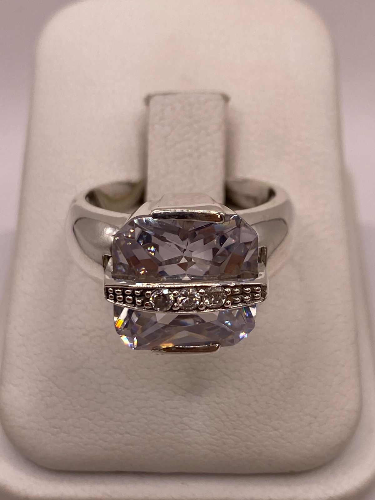 Anillo Cuadrado con Zirconia Blanca en Plata Ley 925