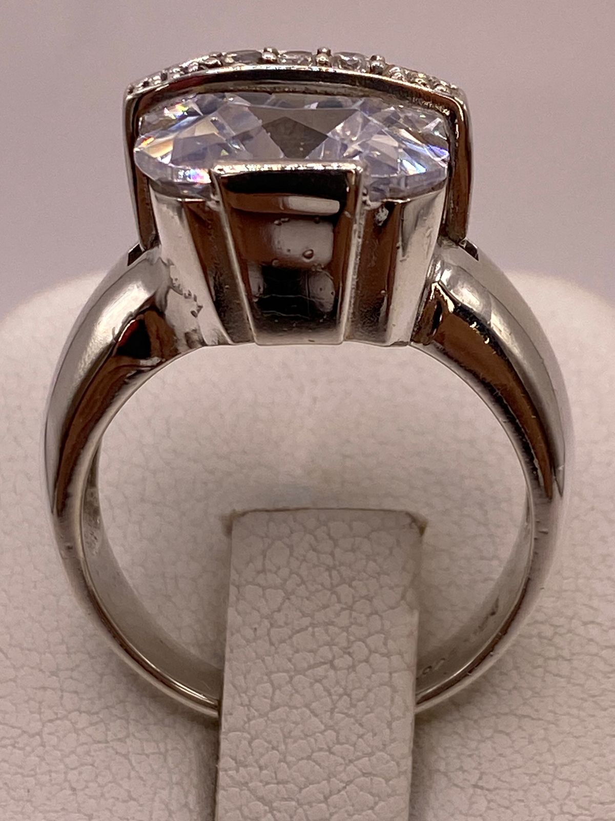 Anillo Cuadrado con Zirconia Blanca en Plata Ley 925