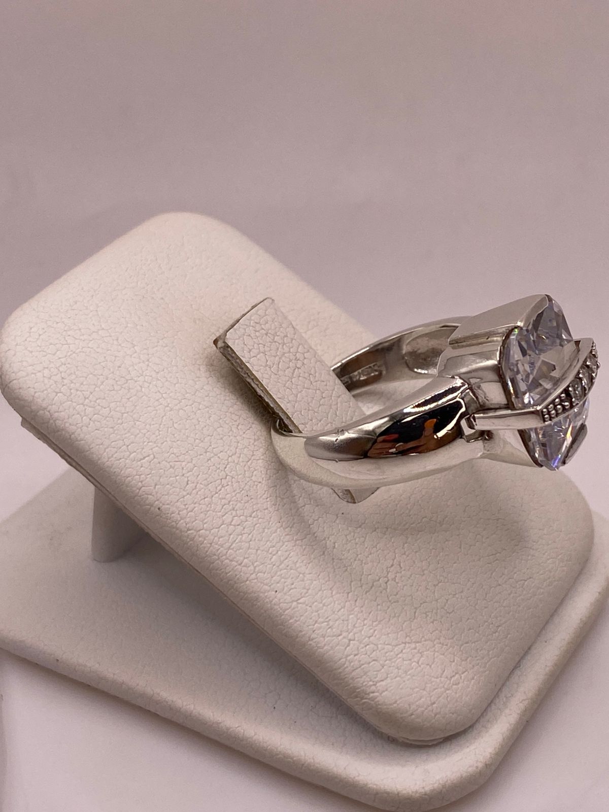 Anillo Cuadrado con Zirconia Blanca en Plata Ley 925