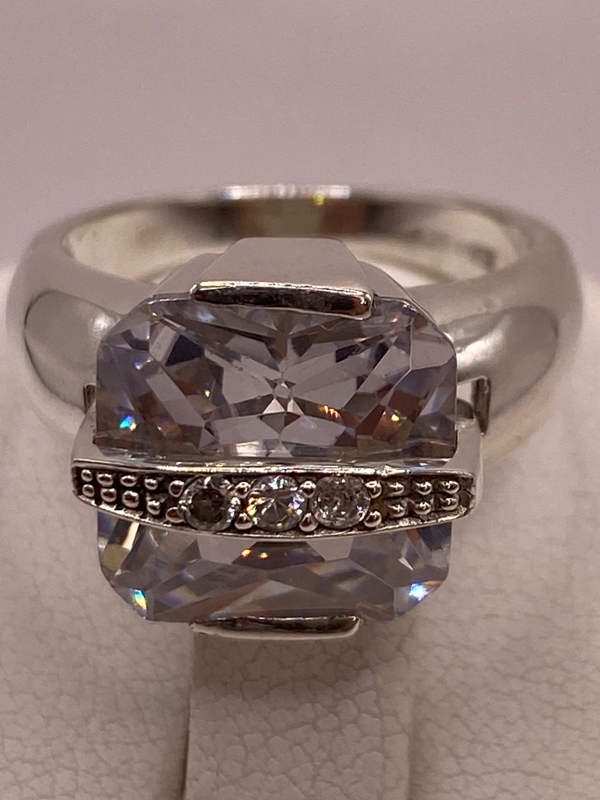Anillo Cuadrado con Zirconia Blanca en Plata Ley 925