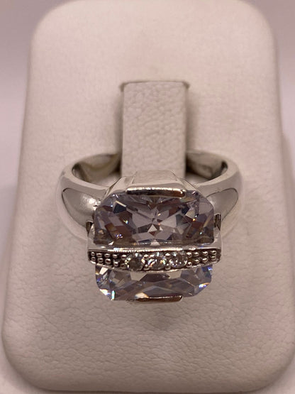 Anillo Cuadrado con Zirconia Blanca en Plata Ley 925, vista de detalle