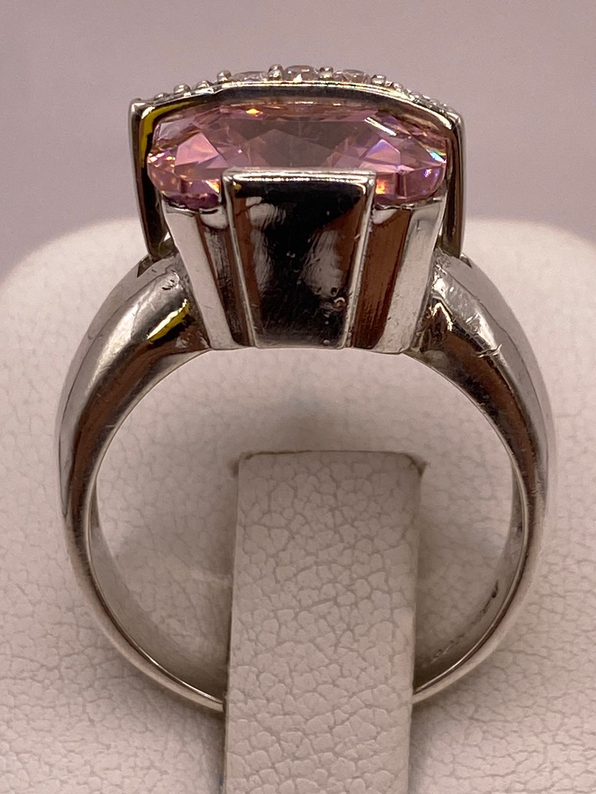 Anillo Cuadrado con Zirconia Rosa en Plata Ley 925