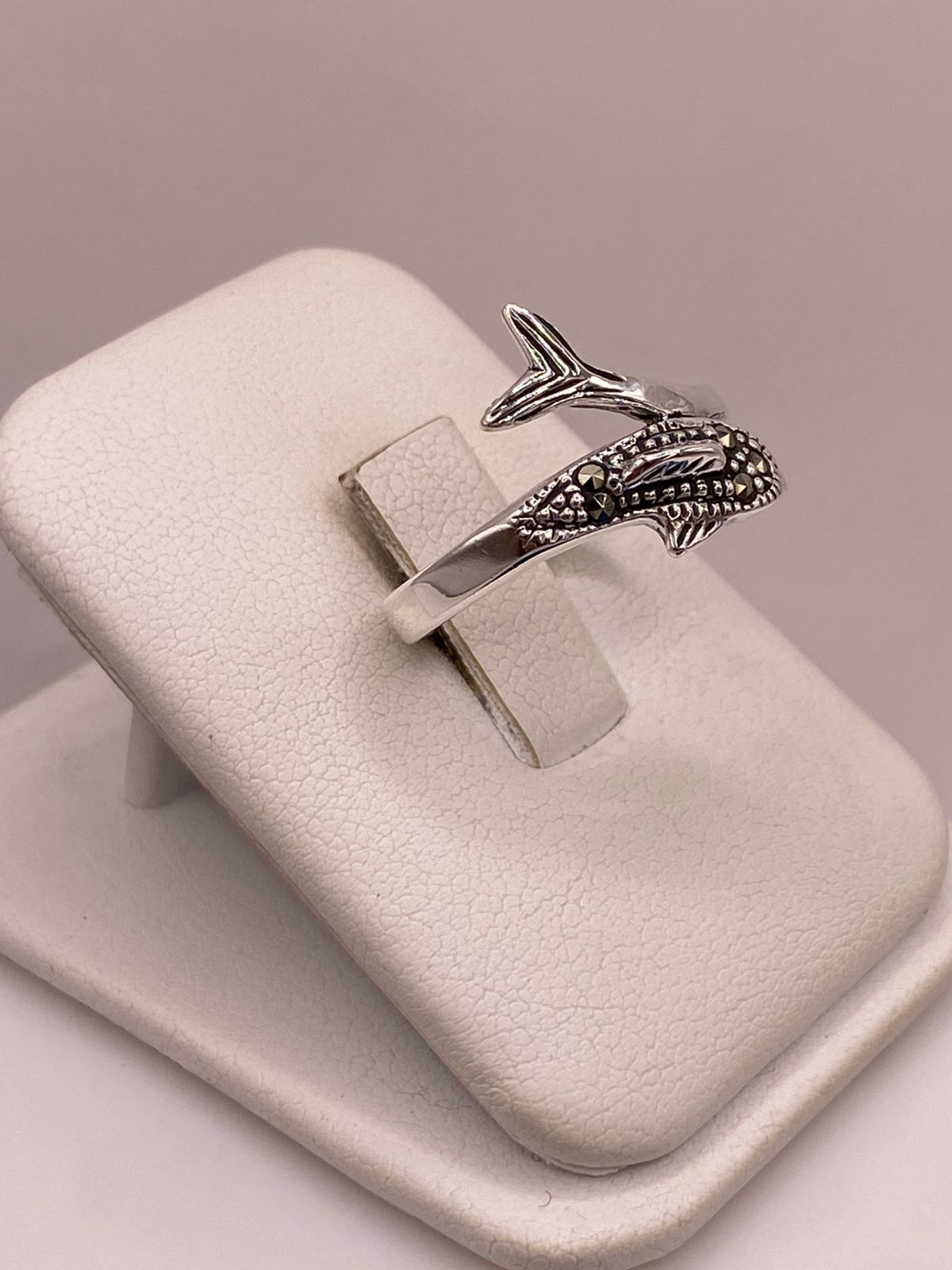 🐬 ANILLO DELFÍN CON MARQUESITAS EN PLATA LEY 925