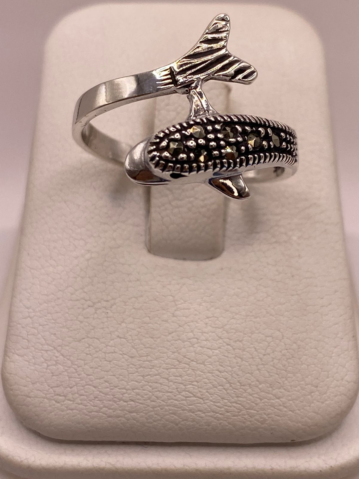 Anillo Delfín Moderno con Marquesitas en Plata Ley 925