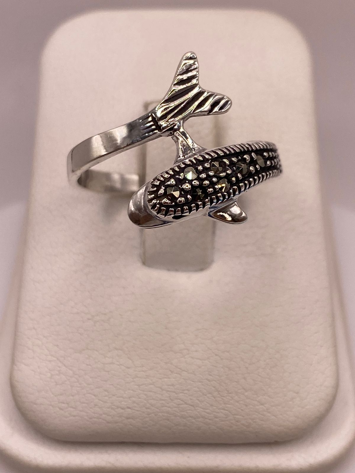 Anillo Delfín Moderno con Marquesitas en Plata Ley 925
