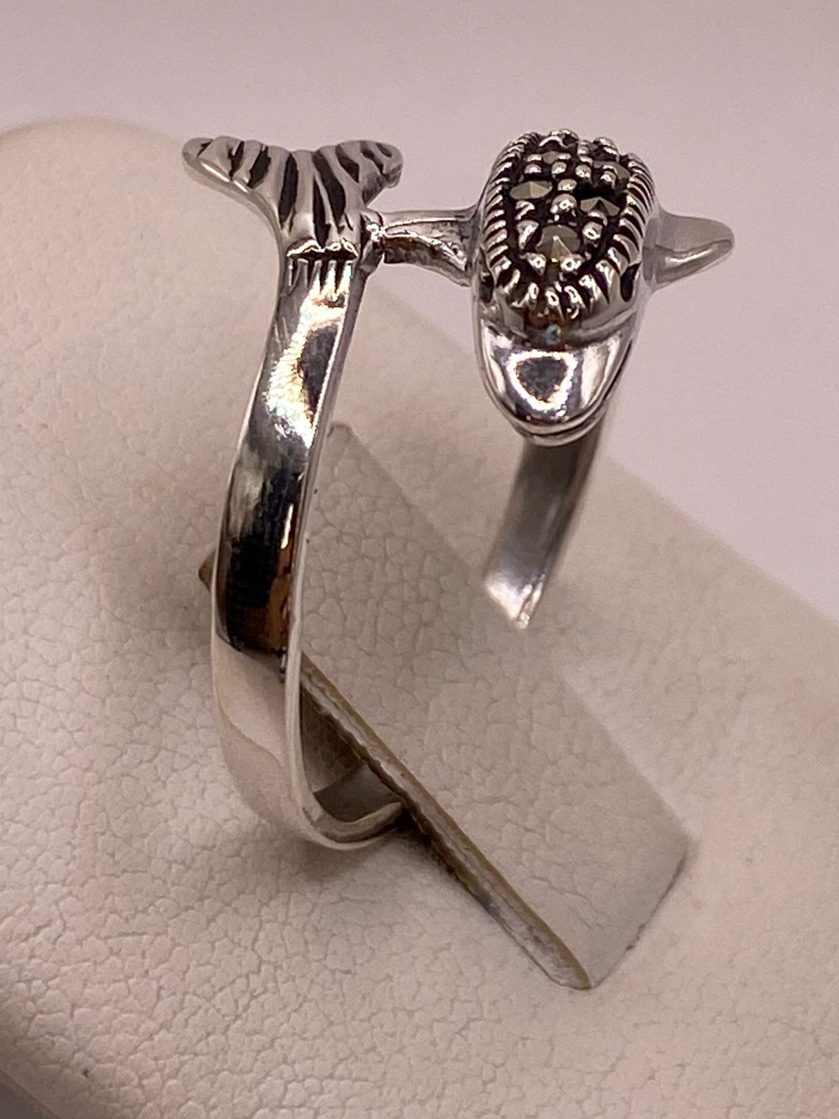 Anillo Delfín Moderno con Marquesitas en Plata Ley 925