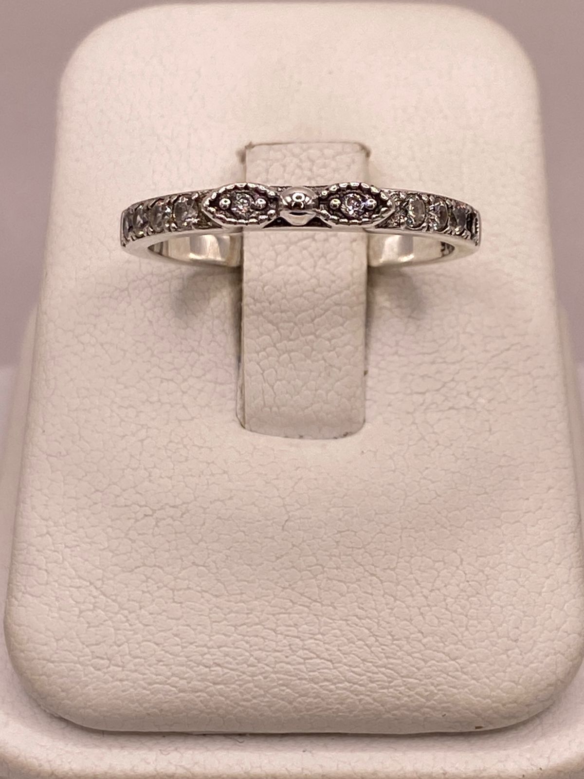 Anillo Delgado con Zirconias en Plata Ley 925