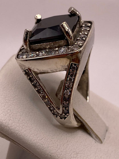 Anillo Elegante Cuadrado con Zirconia Negra Plata Ley 925, vista lateral