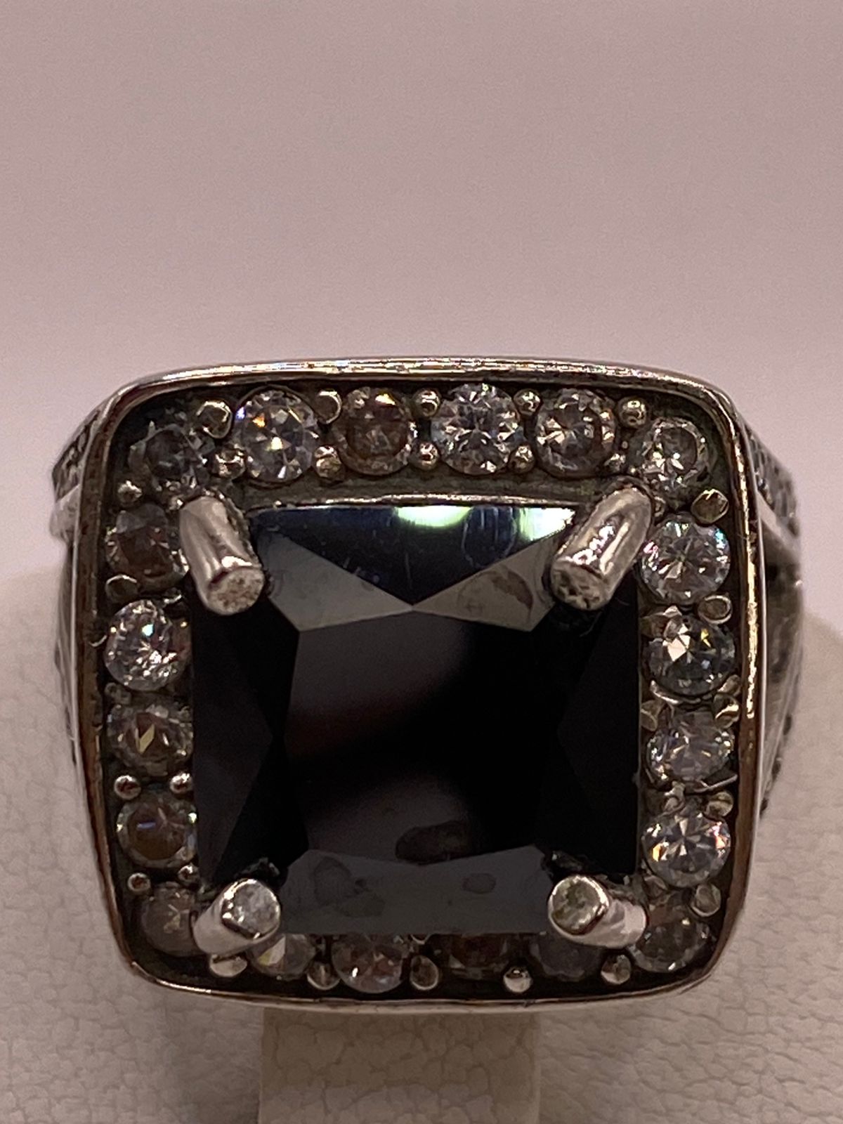 Anillo Elegante Cuadrado con Zirconia Negra en Plata Ley 925