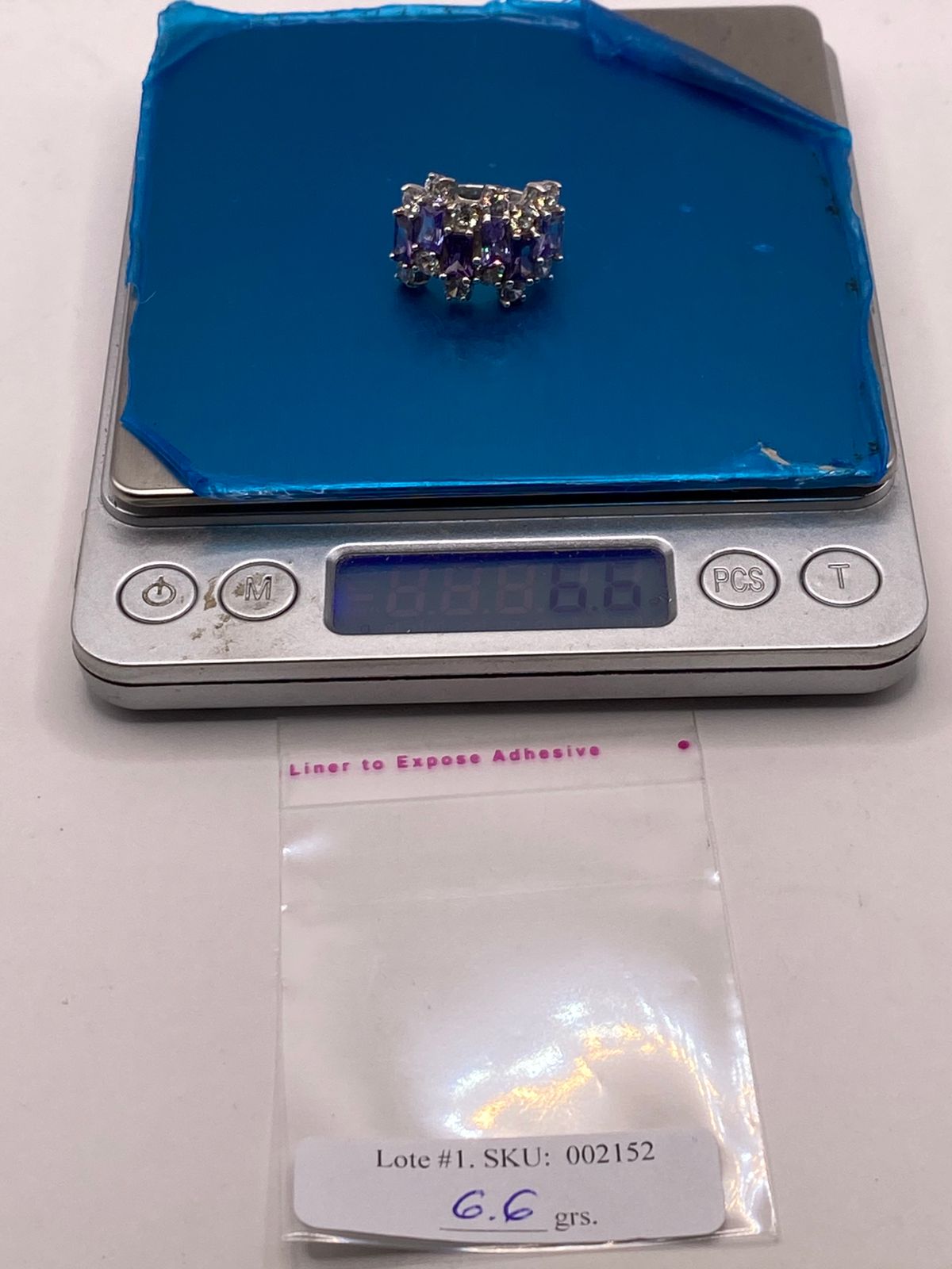 Anillo Elegante Multipiedra con Zirconias Moradas y Brillos en Plata Ley 925