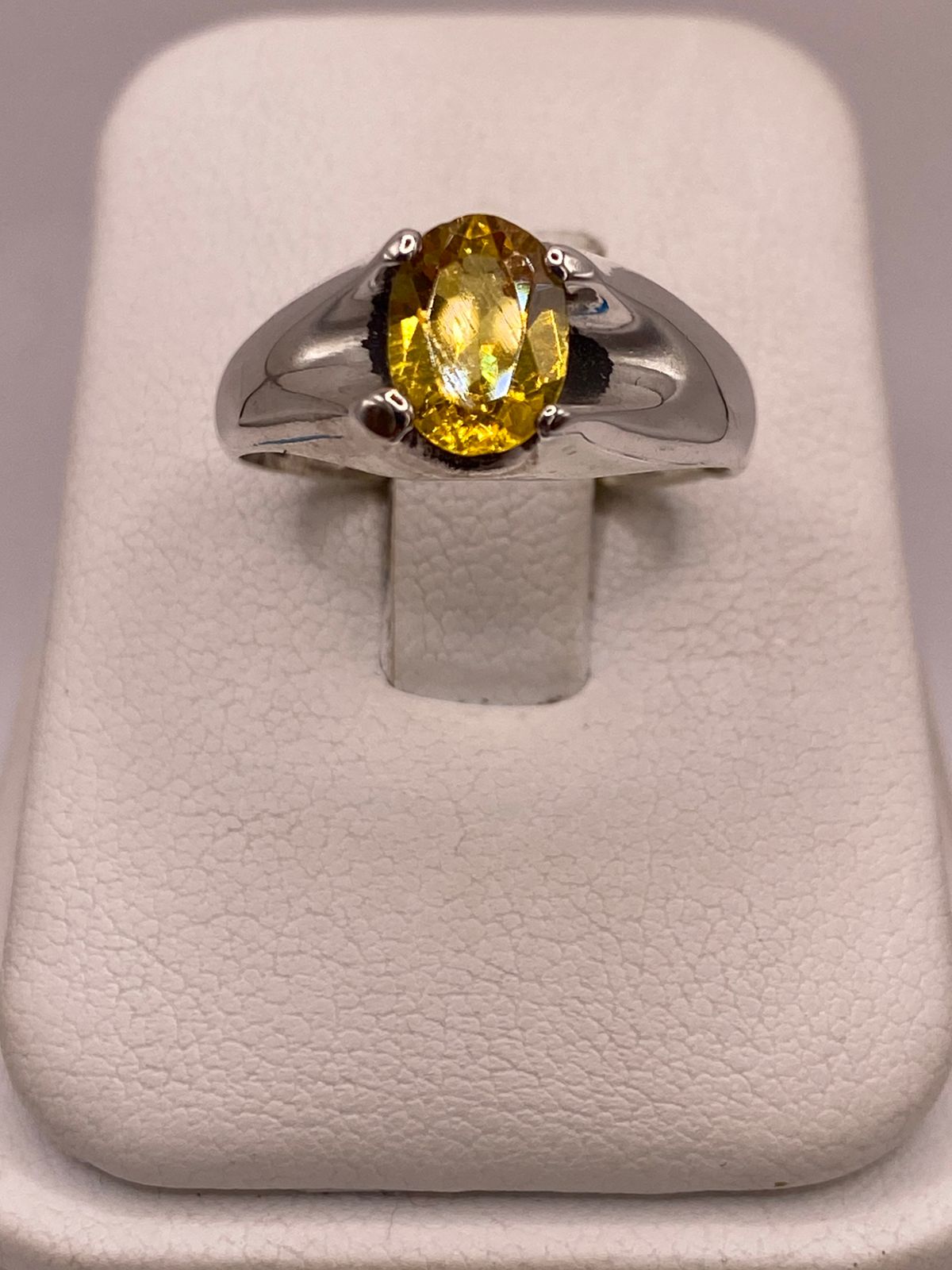 Anillo Elegante con Zirconia Amarilla en Plata Ley 925
