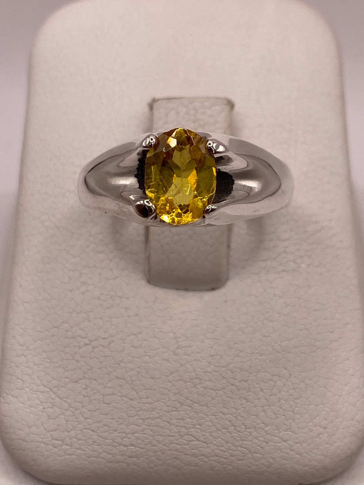 Anillo Elegante con Zirconia Amarilla en Plata Ley 925