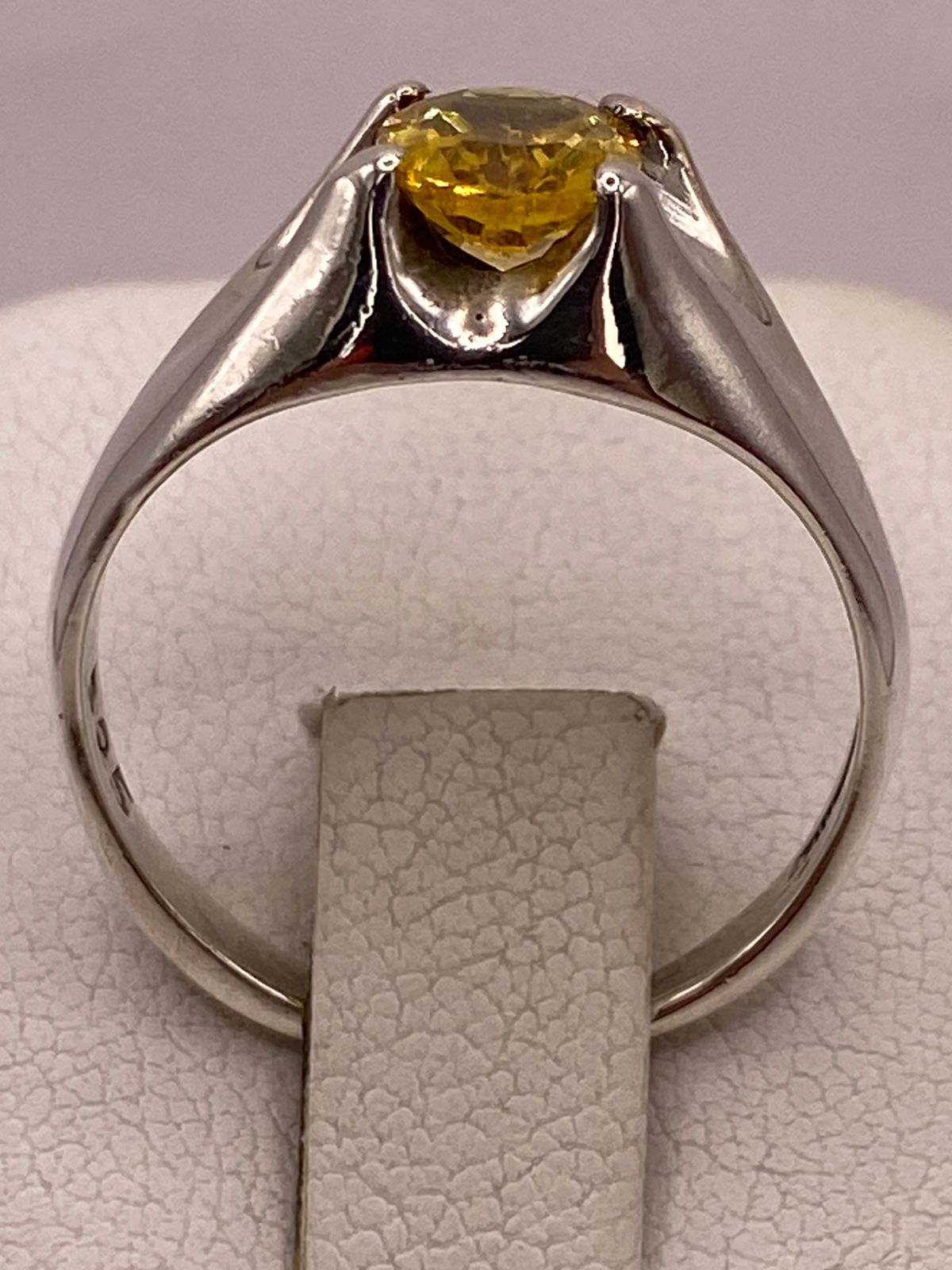 Anillo Elegante con Zirconia Amarilla en Plata Ley 925