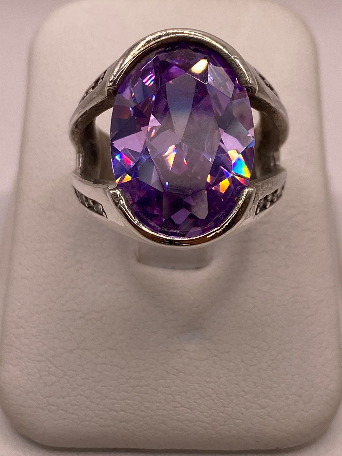 Anillo Elegante con Zirconia Morada en Plata Ley 925