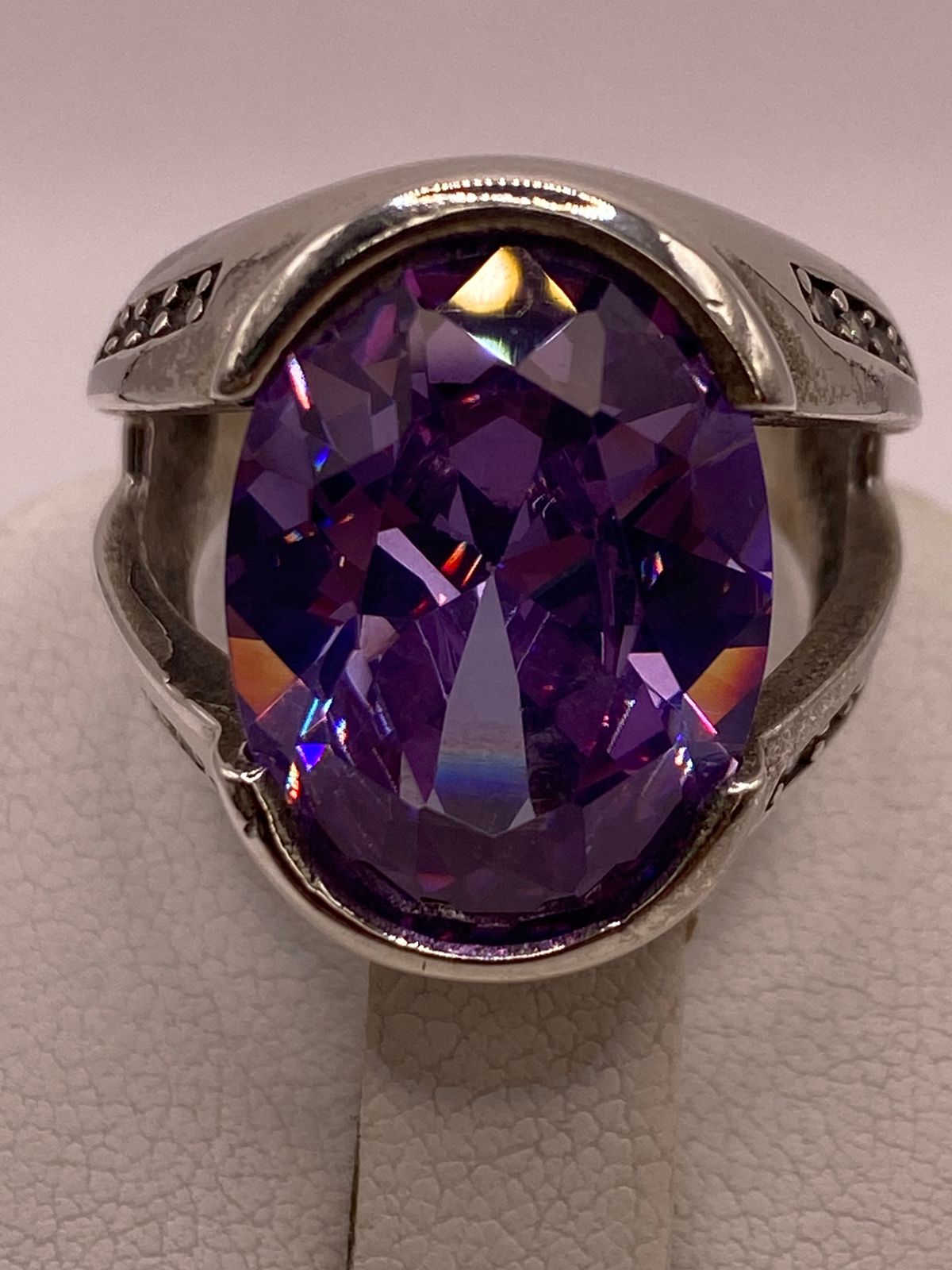 Anillo Elegante con Zirconia Morada en Plata Ley 925